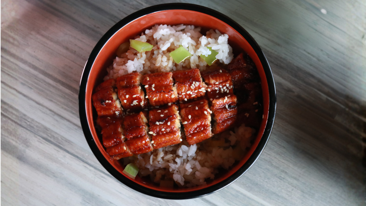 Вугор Унагі з рисом та кунжутом