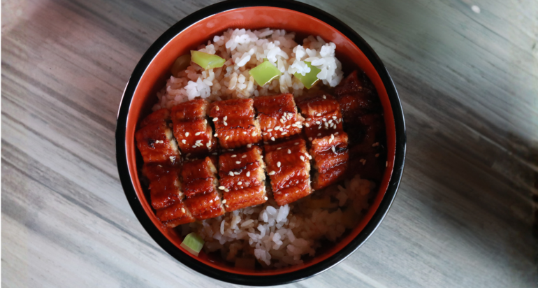 Вугор Унагі з рисом та кунжутом